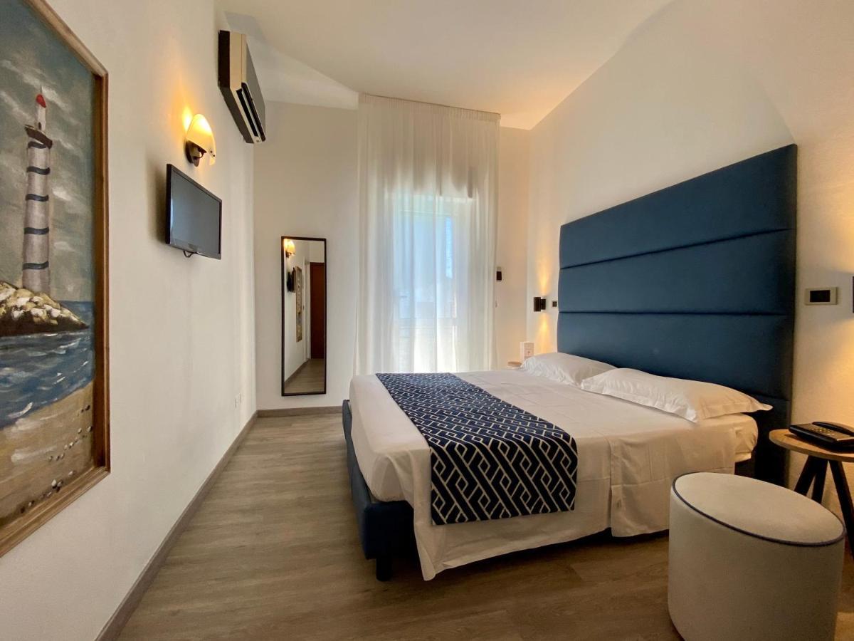 Hotel Rombino Фонтебланда Екстер'єр фото