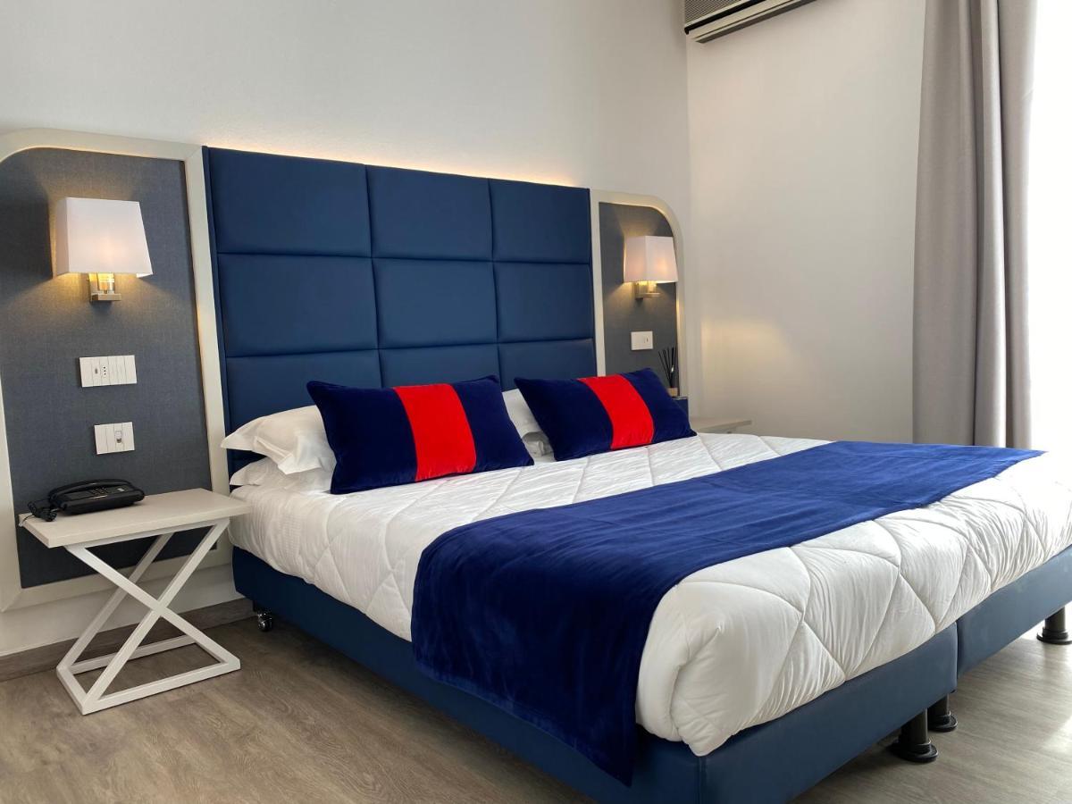 Hotel Rombino Фонтебланда Екстер'єр фото