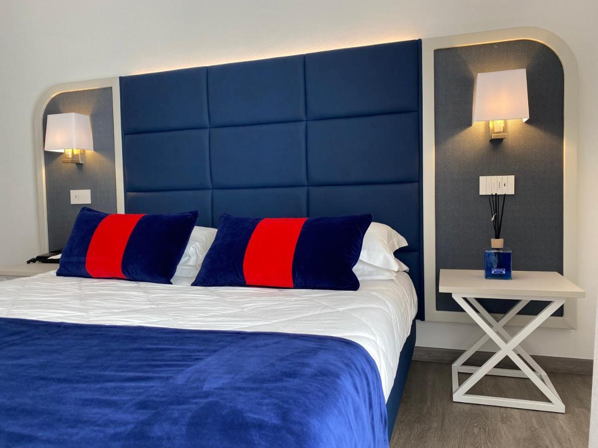 Hotel Rombino Фонтебланда Екстер'єр фото