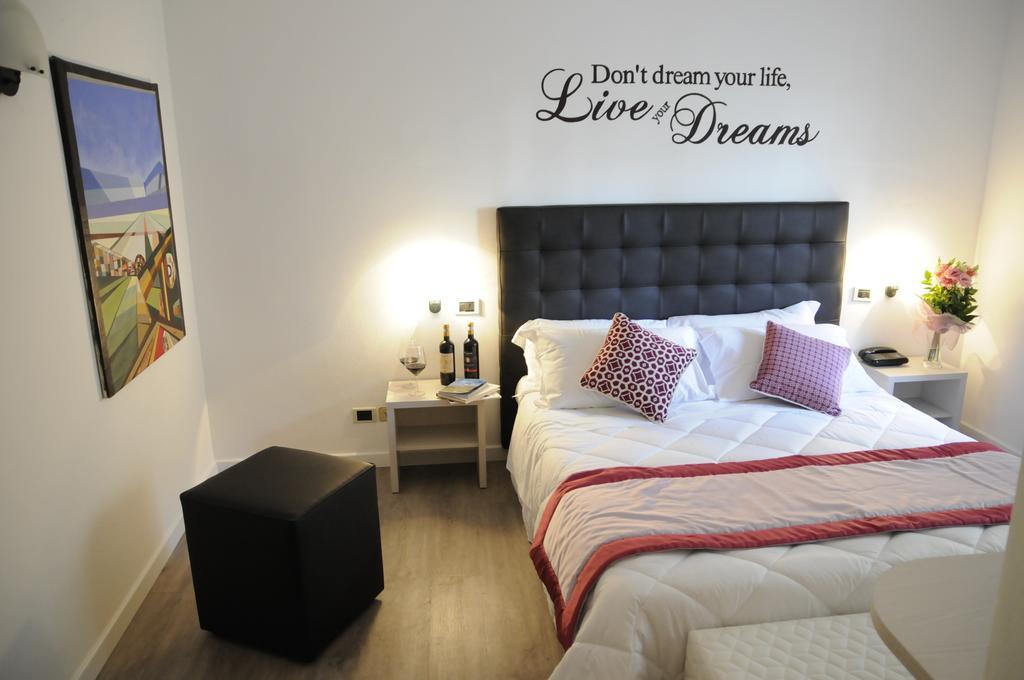 Hotel Rombino Фонтебланда Екстер'єр фото