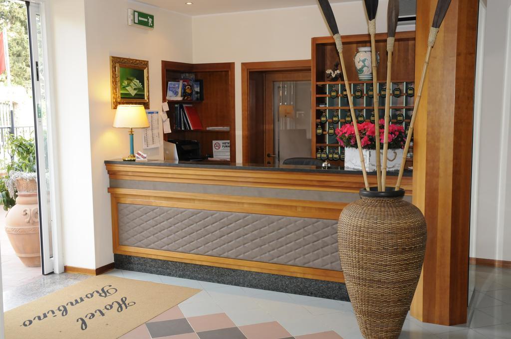Hotel Rombino Фонтебланда Екстер'єр фото