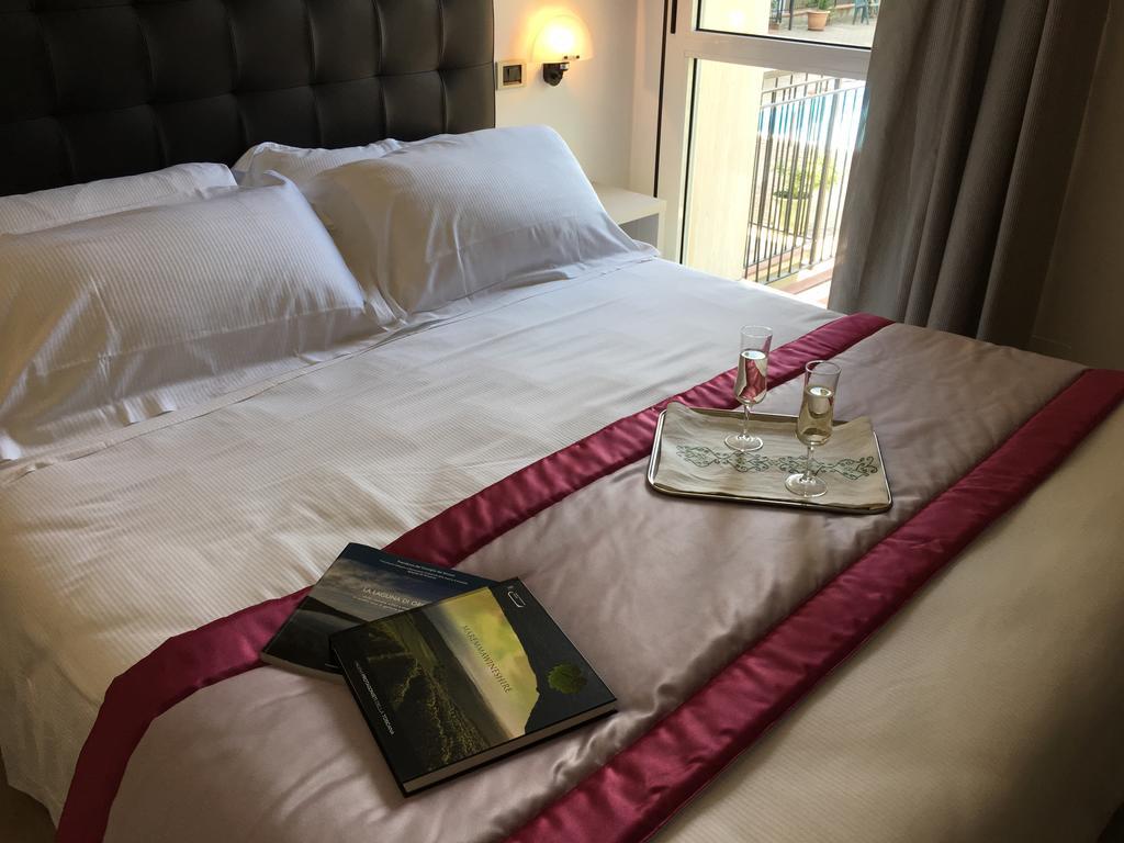 Hotel Rombino Фонтебланда Екстер'єр фото