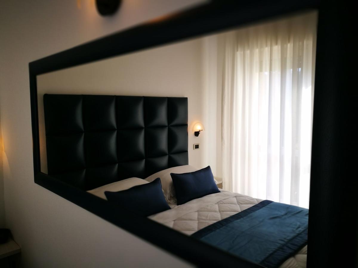 Hotel Rombino Фонтебланда Екстер'єр фото