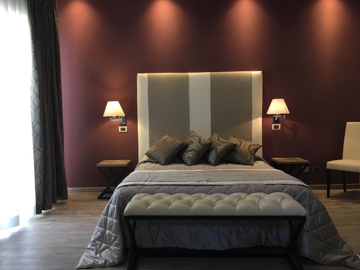 Hotel Rombino Фонтебланда Екстер'єр фото