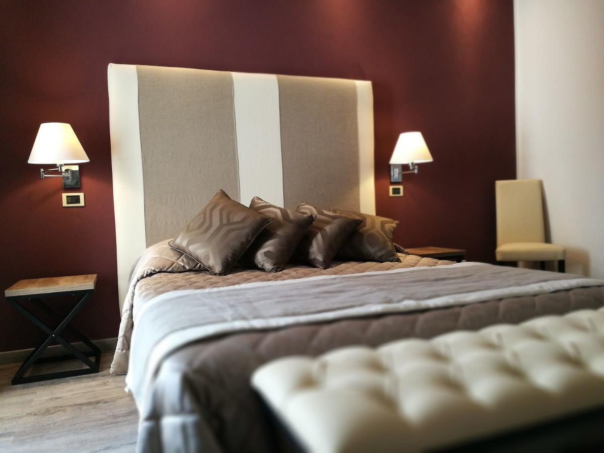 Hotel Rombino Фонтебланда Екстер'єр фото