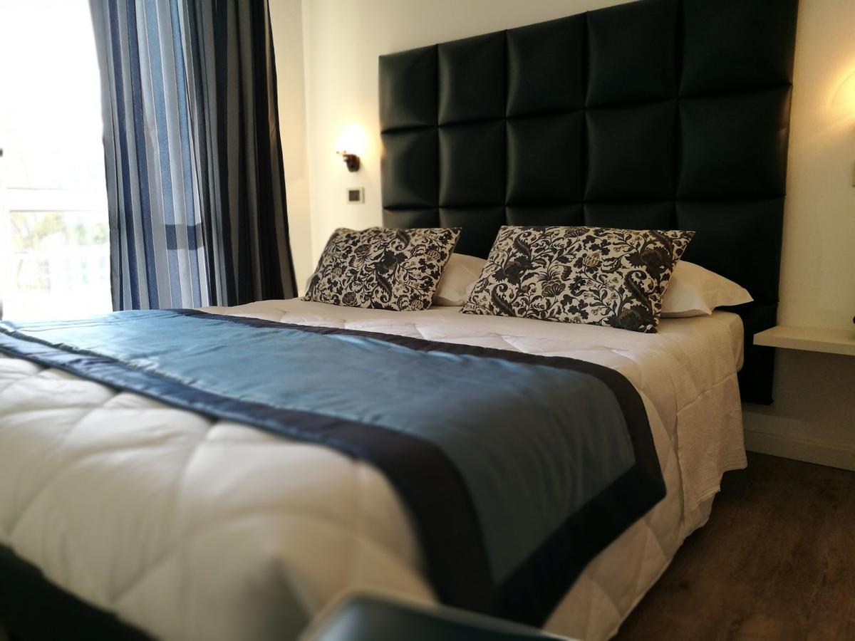 Hotel Rombino Фонтебланда Екстер'єр фото
