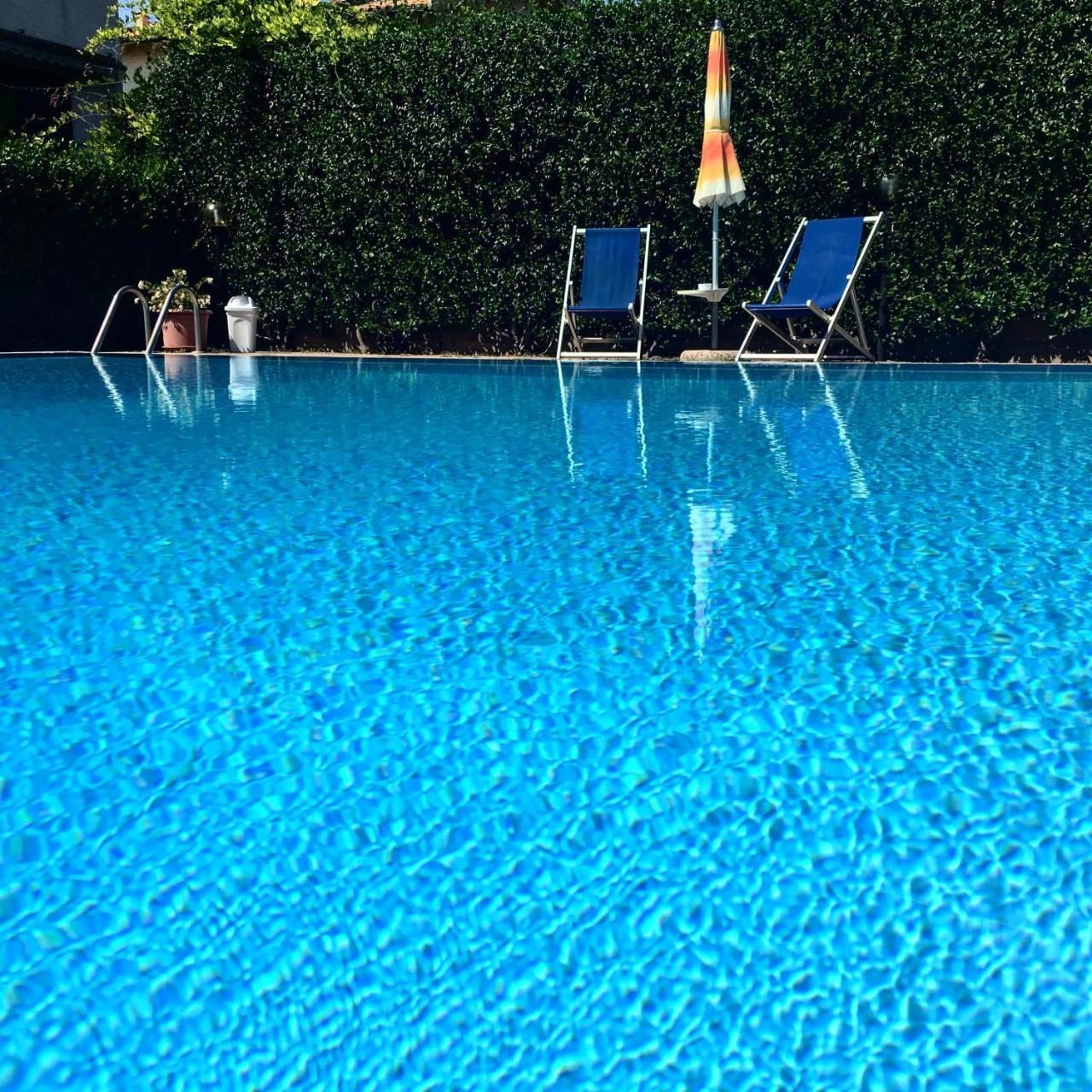 Hotel Rombino Фонтебланда Екстер'єр фото