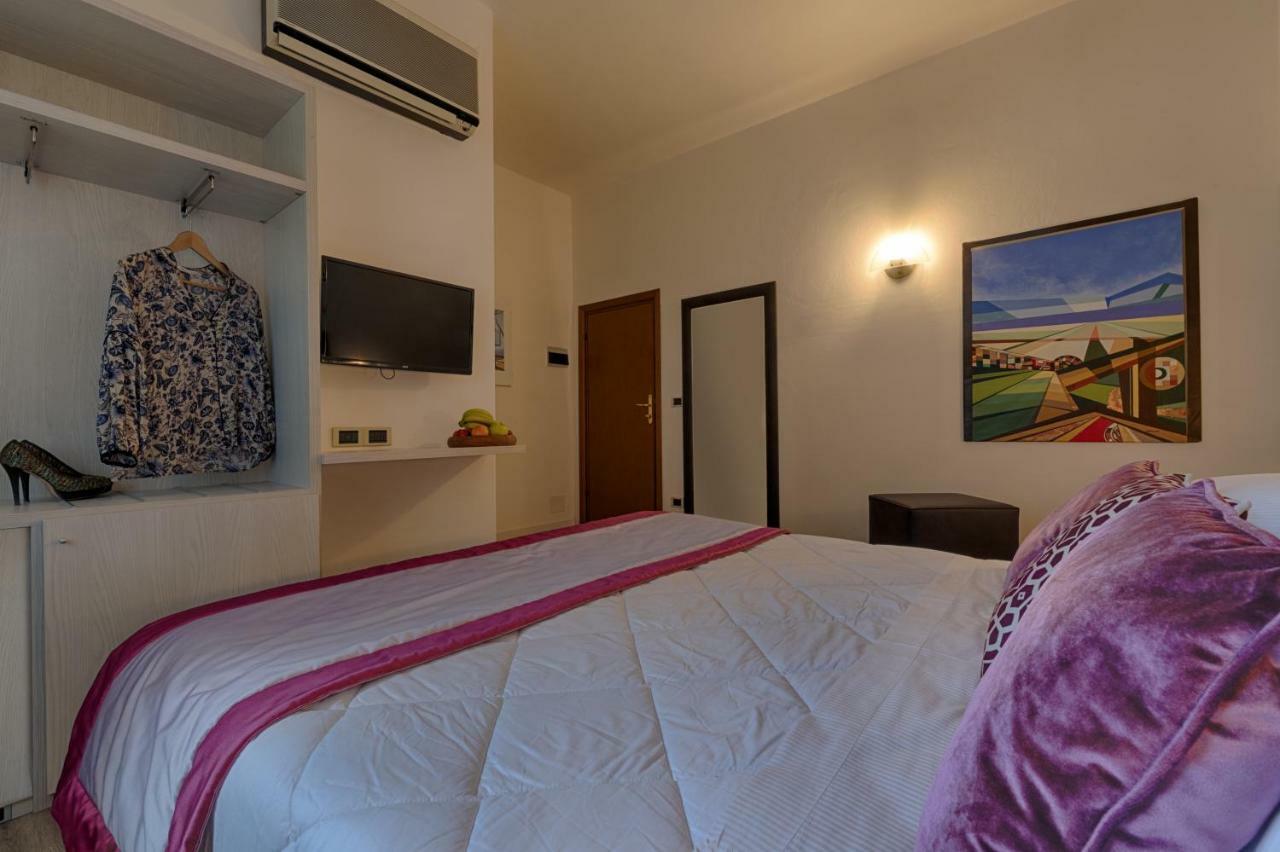 Hotel Rombino Фонтебланда Екстер'єр фото
