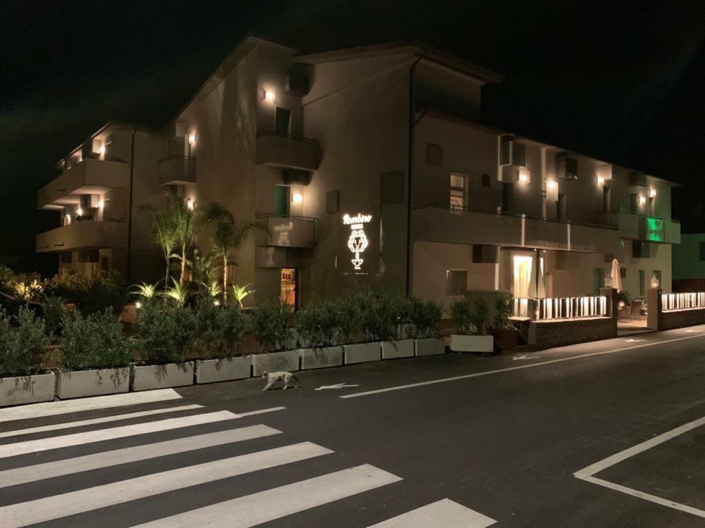 Hotel Rombino Фонтебланда Екстер'єр фото