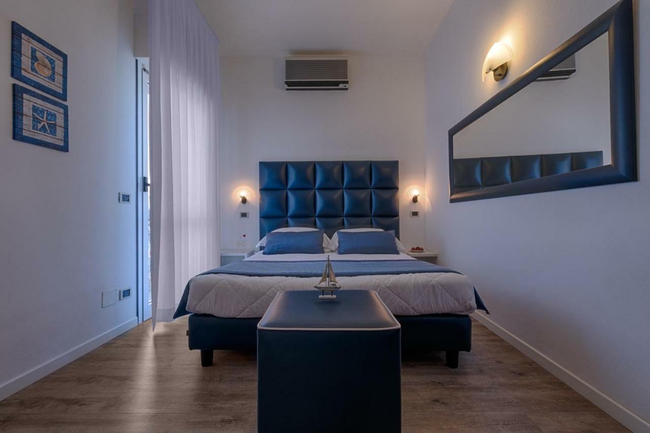 Hotel Rombino Фонтебланда Екстер'єр фото